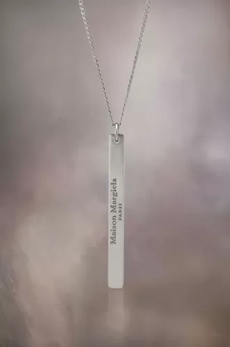 Collier pendentif avec logo
