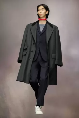 manteau en laine en cours de réalisation